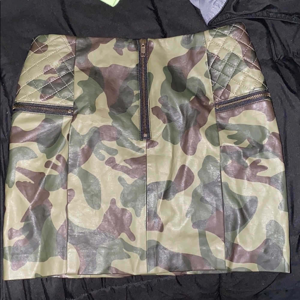 Cute Sam Edelman army skirt.
